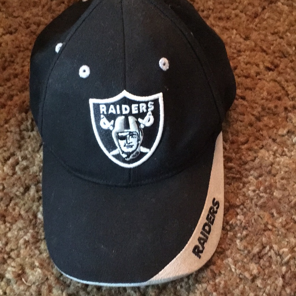 A raiders hat!